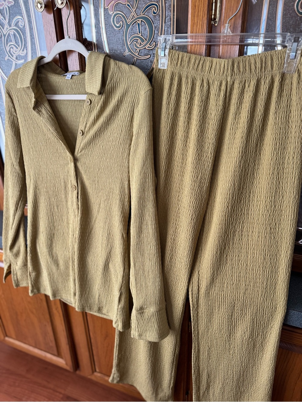 Textured Olive Two-Piece Miou Muse Top & Elastic Waist Pants Set